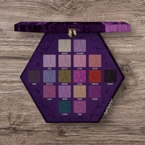 🎉Host Pick!!🎉 Blood Lust $54msrp Jeffree Star Eyeshadow Palette